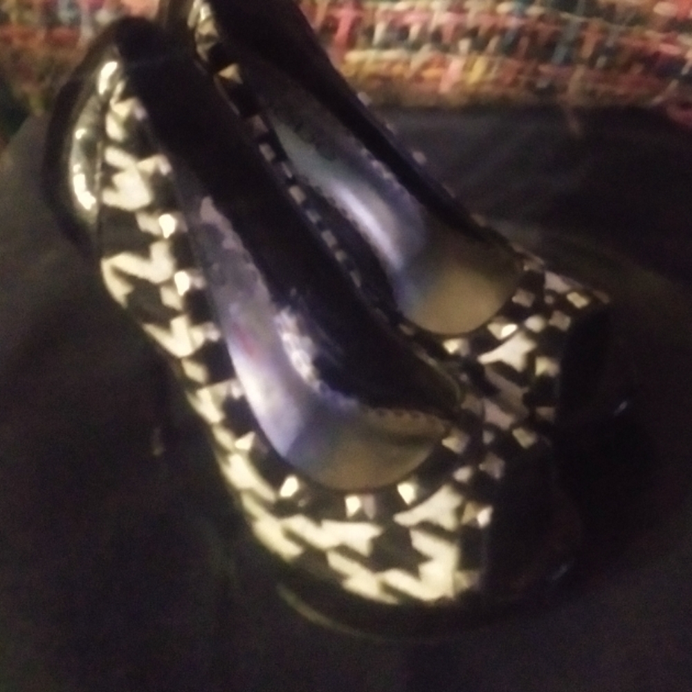 Size 7 BeBe highheels